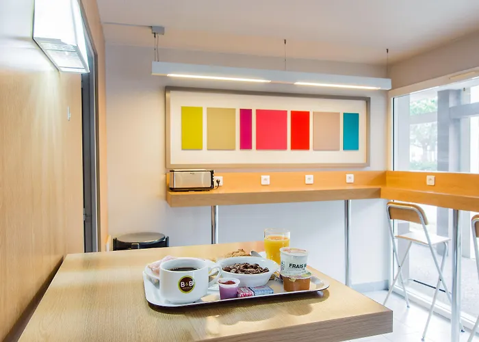 Отель Bordeaux De Мериньяк